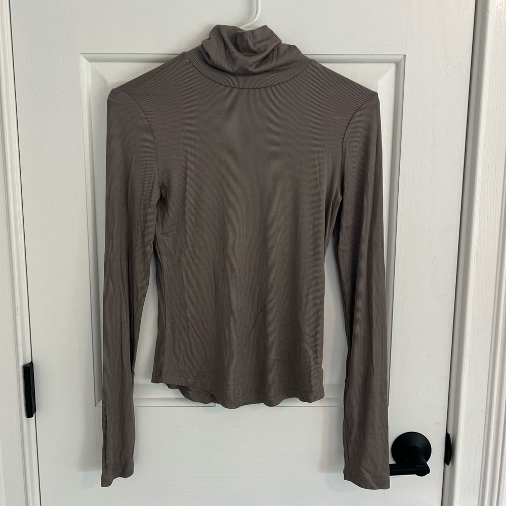 ARITZIA: turtleneck long sleeve top
